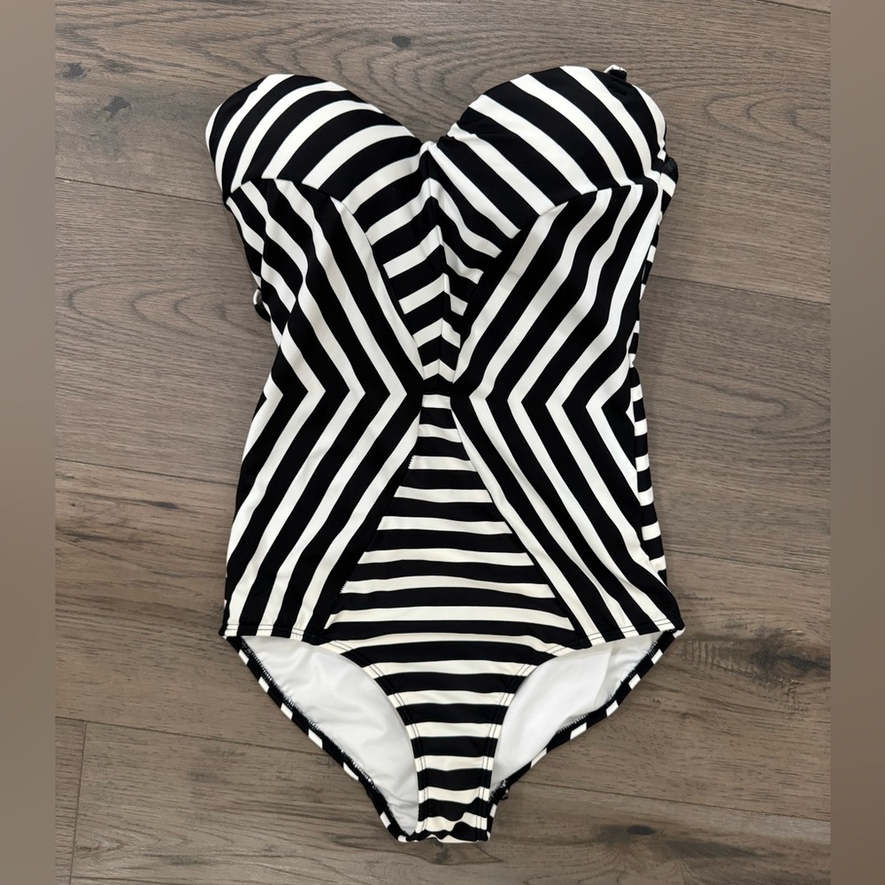 VENUS Black and White Striped One-Piece Swimsuit